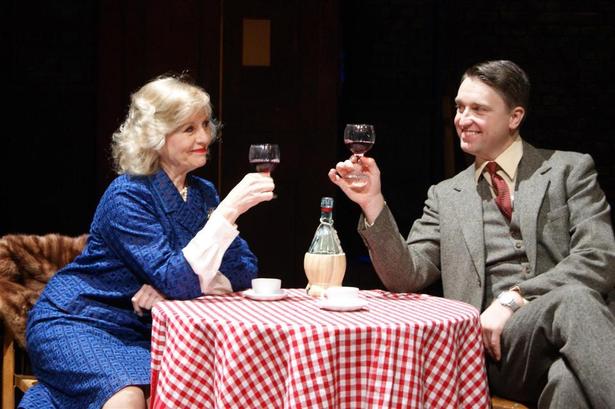 (c) Oxford Playhouse - Daniel Casey et Liza Goddard dans "Star Quality"