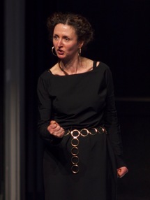 Muriel Arnould dans le rôle de Syra, Cosroès, 2012 (c) Le Studiolo Muriel Arnould dans le rôle de Syra, Cosroès, 2012 (c) Le Studiolo