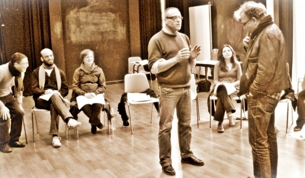 Didier Doumergue (acteur, metteur en scène et enseignant-chercheur à l'Université de Lorraine) entouré des acteurs du Studiolo. (c) Sabine Chaouche