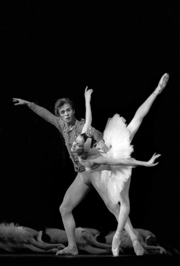 Noëlla Pontois avec Noureev_Lac des Cygnes, (c) photo Francette Levieux