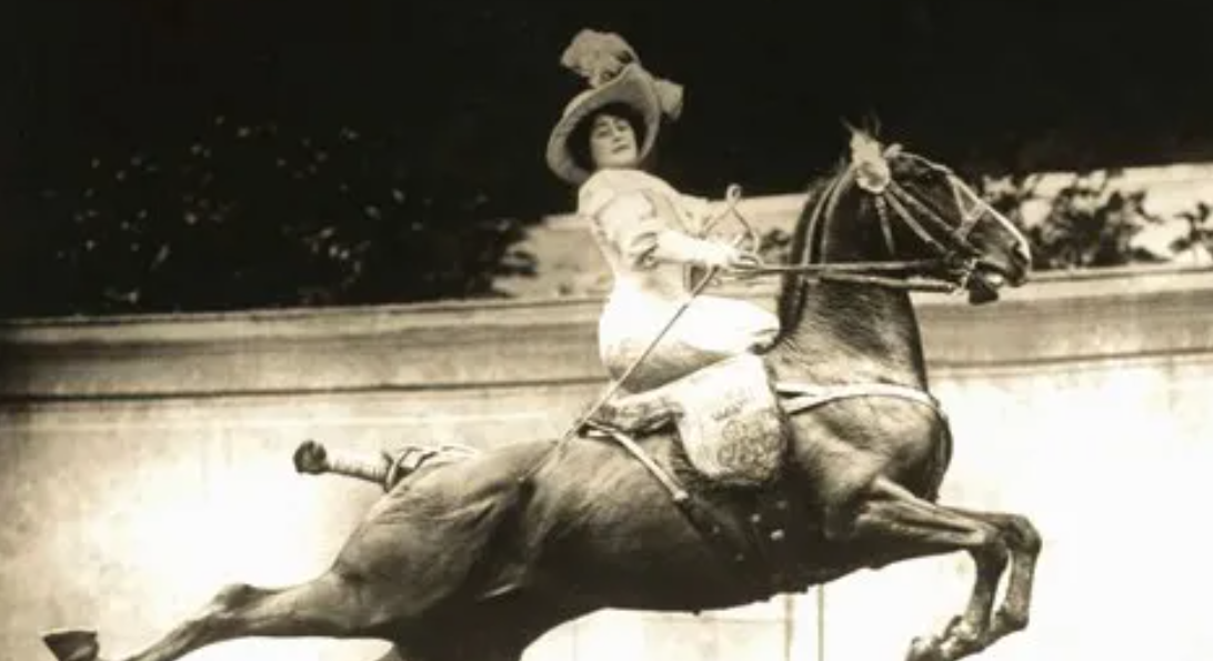 https://racingnelliebly.com/strange_times/blanche-allarty-excited-circus-crowds/